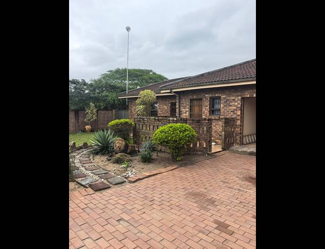 3 BEDROOM DUET RENTED IN BIRDSWOOD
